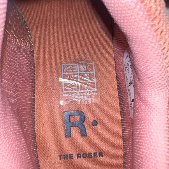 Great condition! On THE ROGER Advantage Sneakers. - Picture 12 of 14